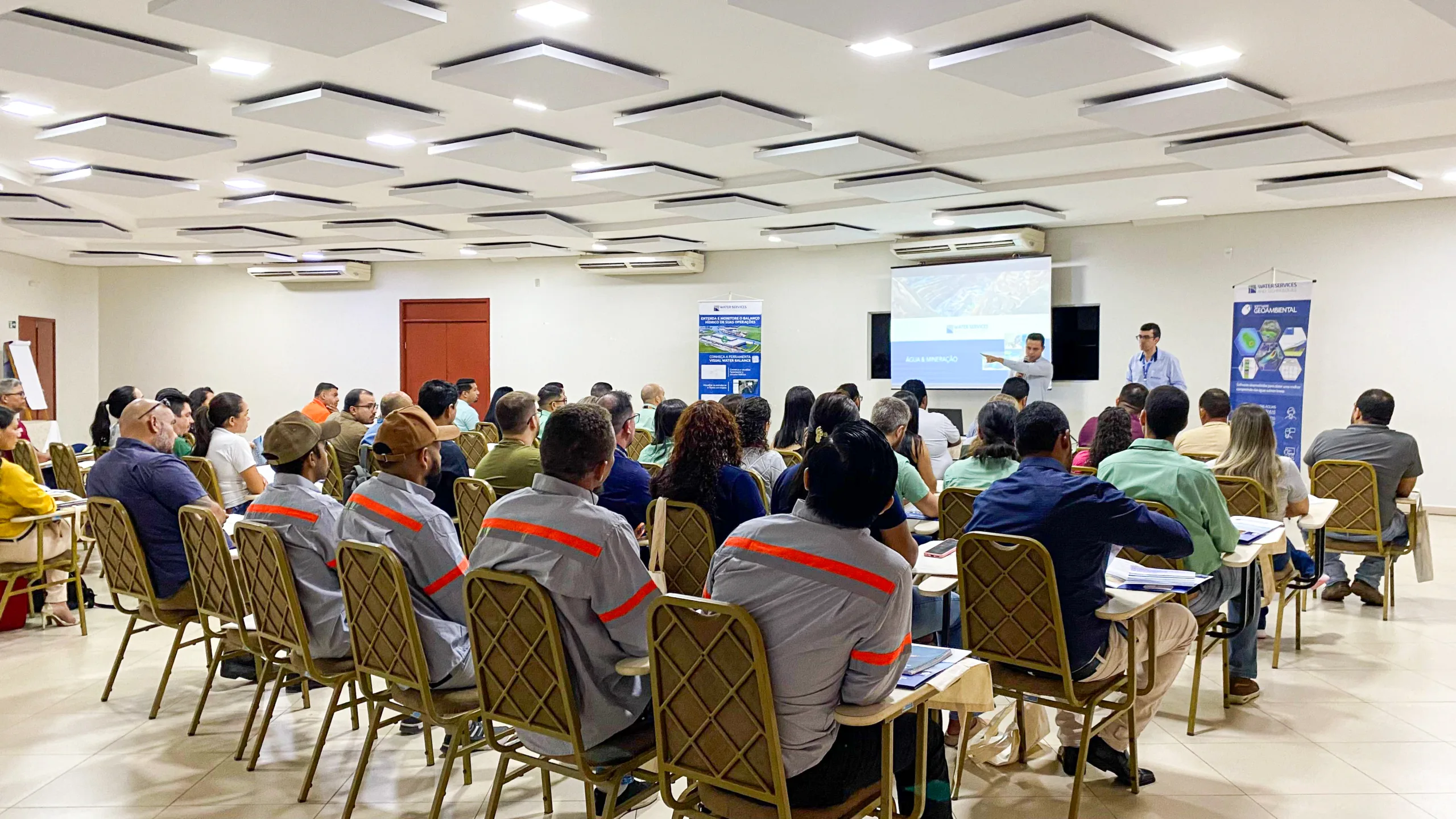 Evento da Water Services and Technologies em Parauapebas, reunindo especialistas em gestão de recursos hídricos, meio ambiente e sustentabilidade para discutir práticas inovadoras na mineração.